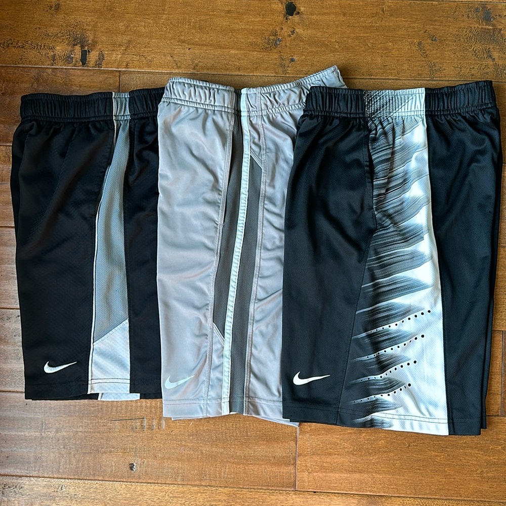 Nike - Boys gym shorts bundle - size M